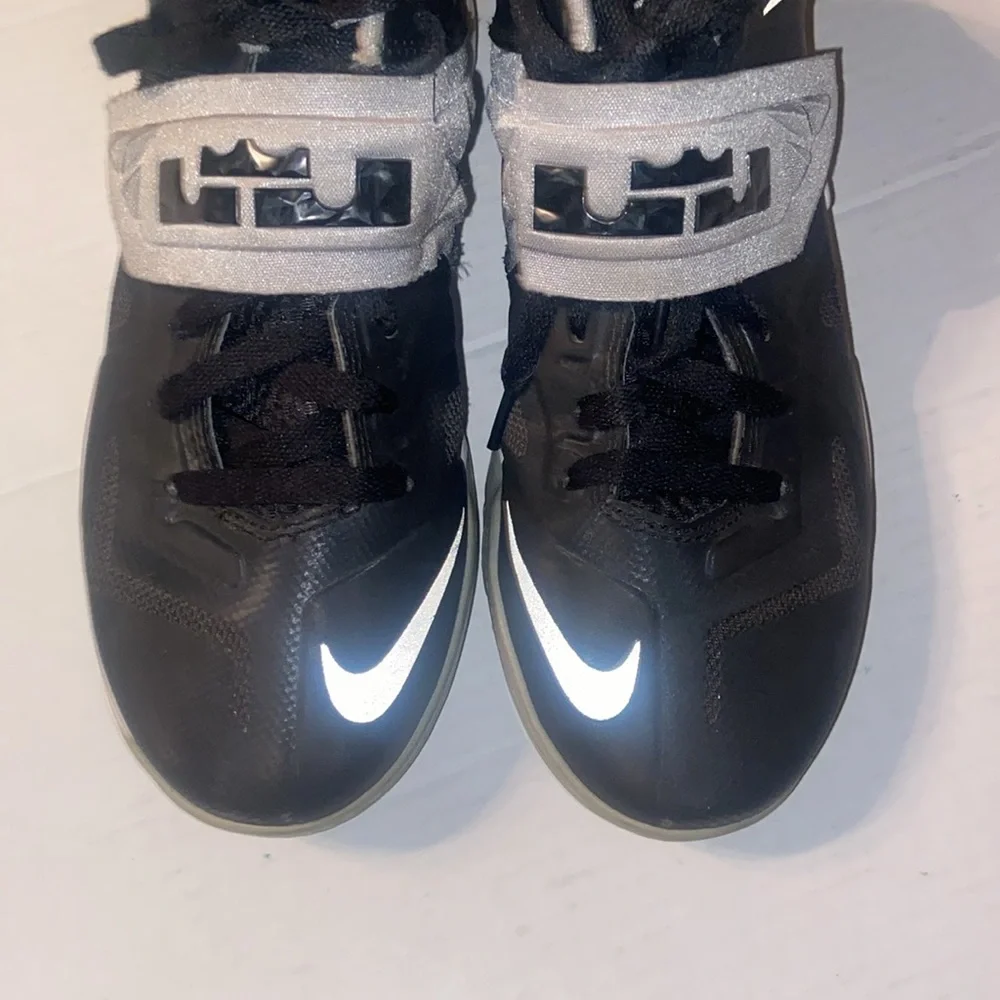 Black Nike high tops size US 6.5 Y